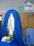 Marie et la bannière diocésaine